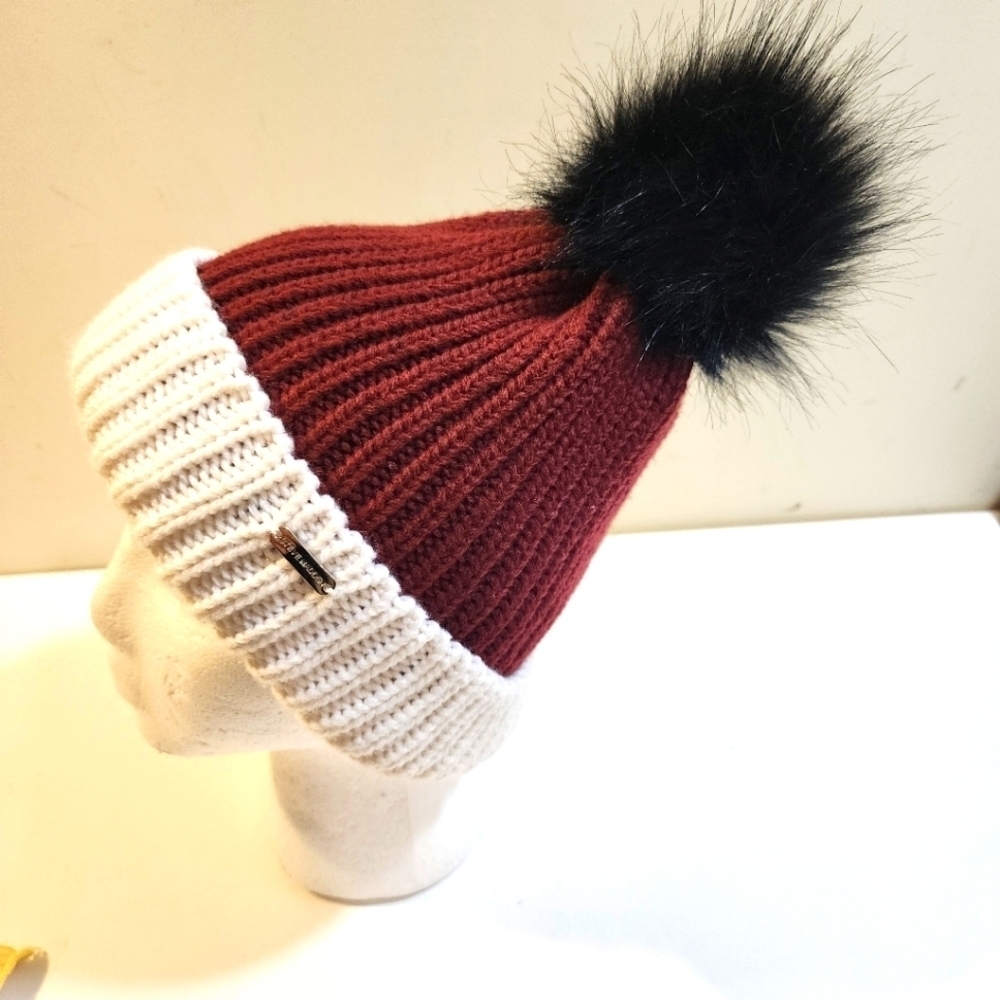 Steve Madden red pompón beanie winter hat